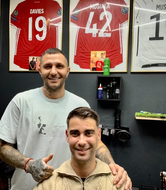 是这样通过, 是亚历克斯 是这样通过, 是亚历克斯