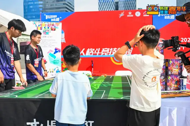 目光紧盯屏, WoooF 目光紧盯屏, WoooF